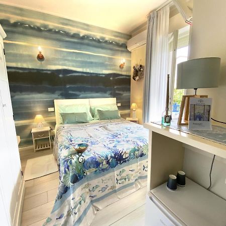B&B Due Passi Dal Mare Cinquale Exterior photo