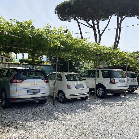 B&B Due Passi Dal Mare Cinquale Exterior photo