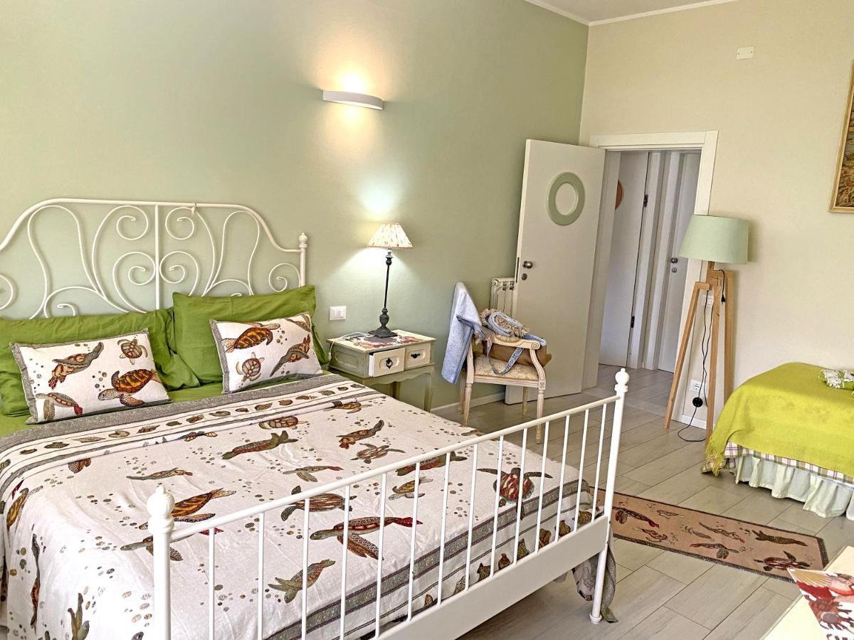 B&B Due Passi Dal Mare Cinquale Exterior photo
