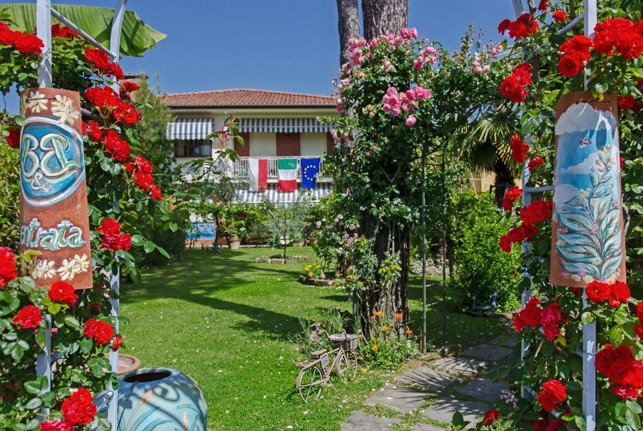 B&B Due Passi Dal Mare Cinquale Exterior photo