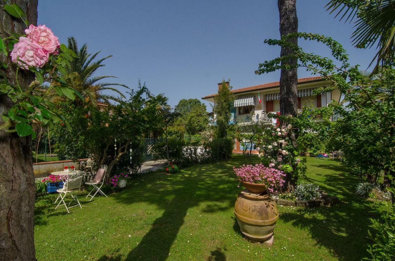 B&B Due Passi Dal Mare Cinquale Exterior photo
