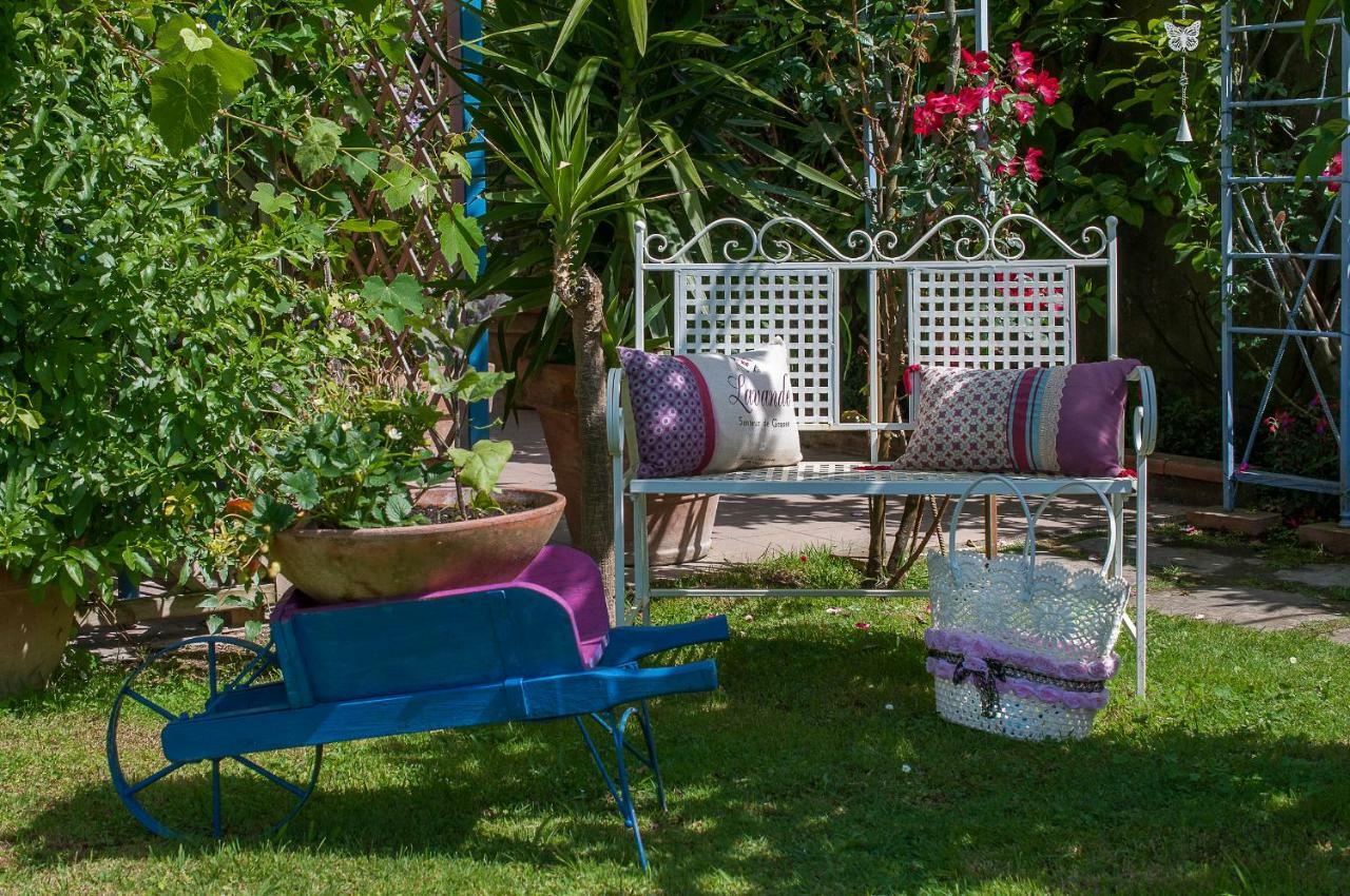 B&B Due Passi Dal Mare Cinquale Exterior photo