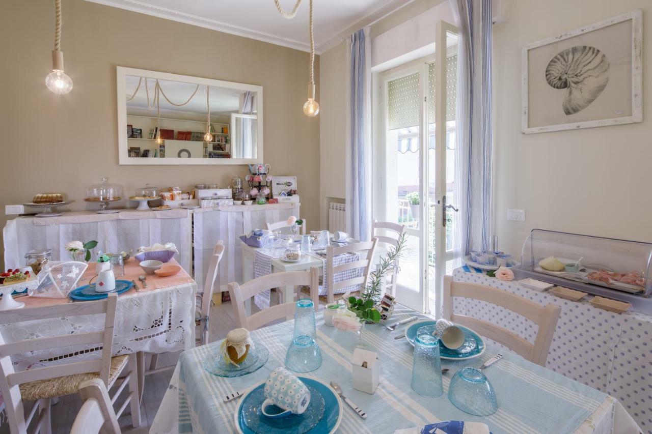 B&B Due Passi Dal Mare Cinquale Exterior photo